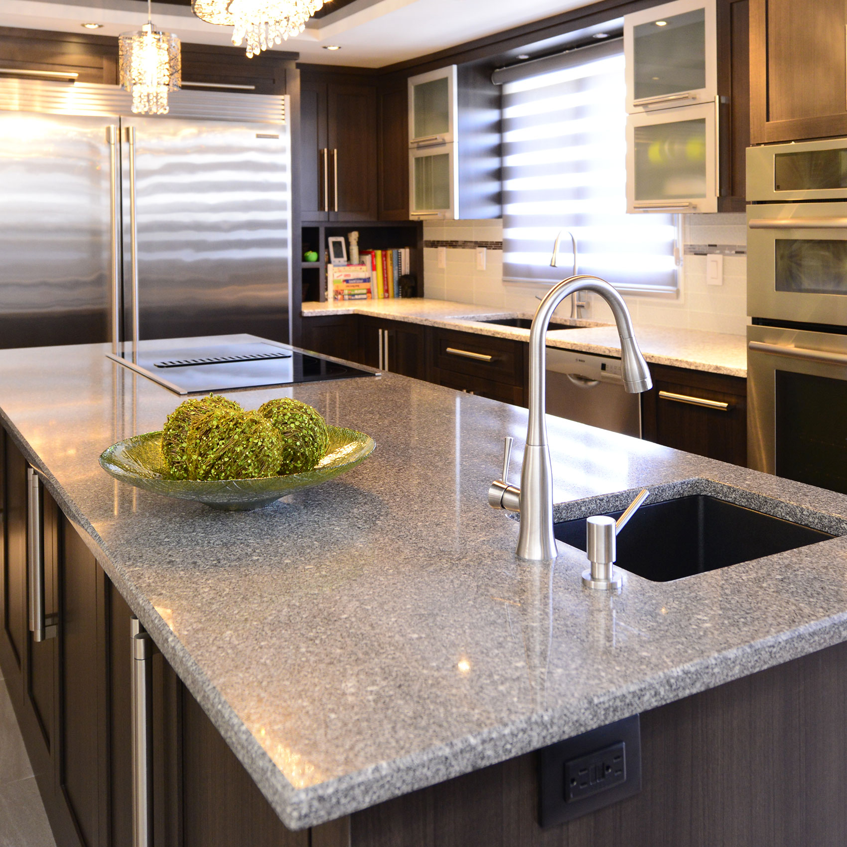 Les armoires de cuisine ainsi que les armoires et meubleslavabos de